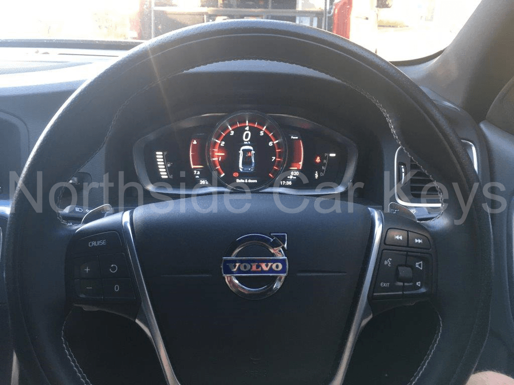 VOLVO S60 SEDAN 2014 dash and steering wheel